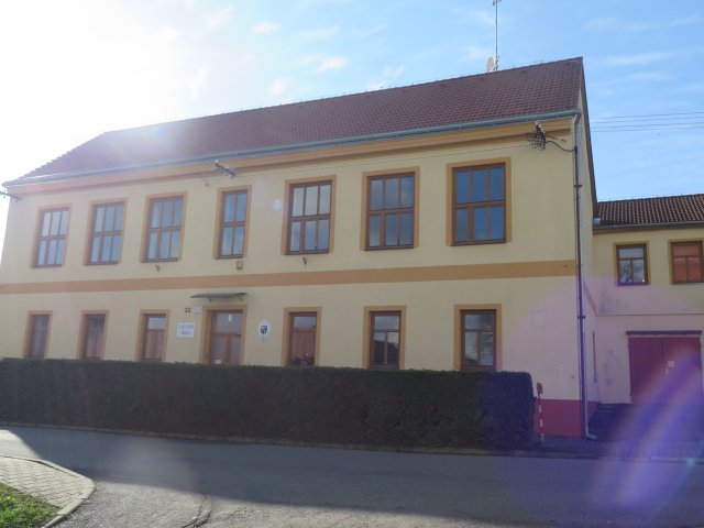 Škola Lukov